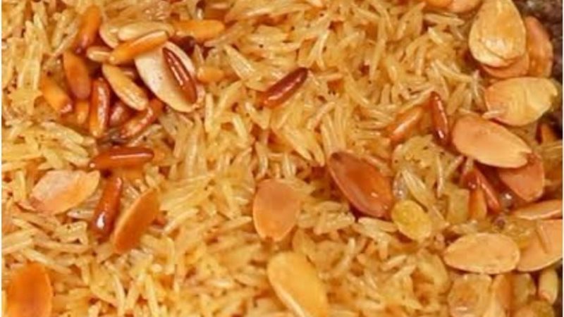 طبق الأرز بالمكسرات