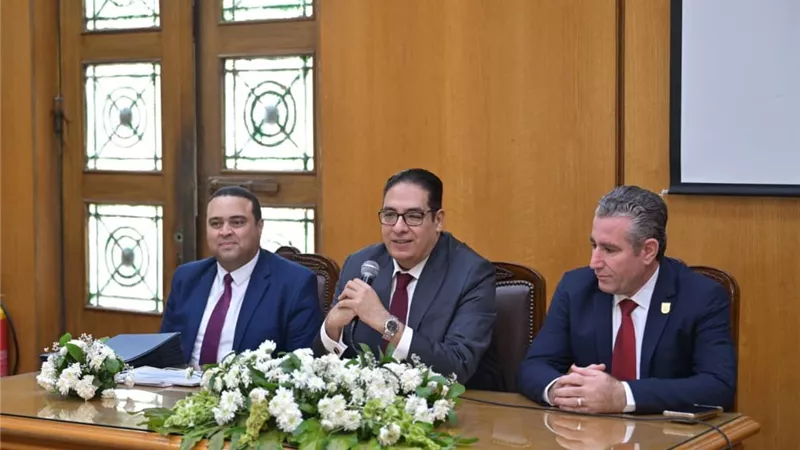 جامعة القاهرة تطلق برنامجًا لتأهيل القيادات والكوادر الإدارية.. تفاصيل 