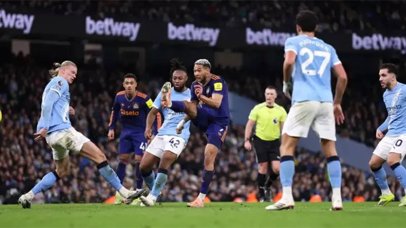أوريلي يقود مانشستر سيتي للفوز على نيوكاسل بالدوري الإنجليزي