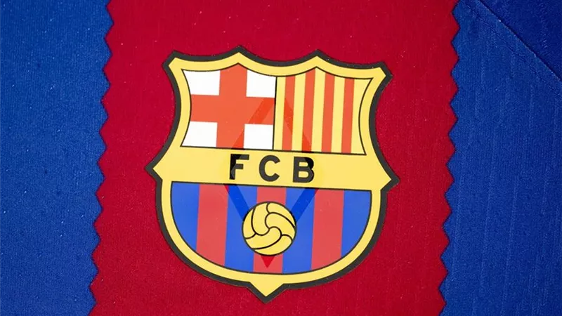 لاعب برشلونة يتعرض لإصابة قوية.. وفحوصات دقيقة منتظرة
