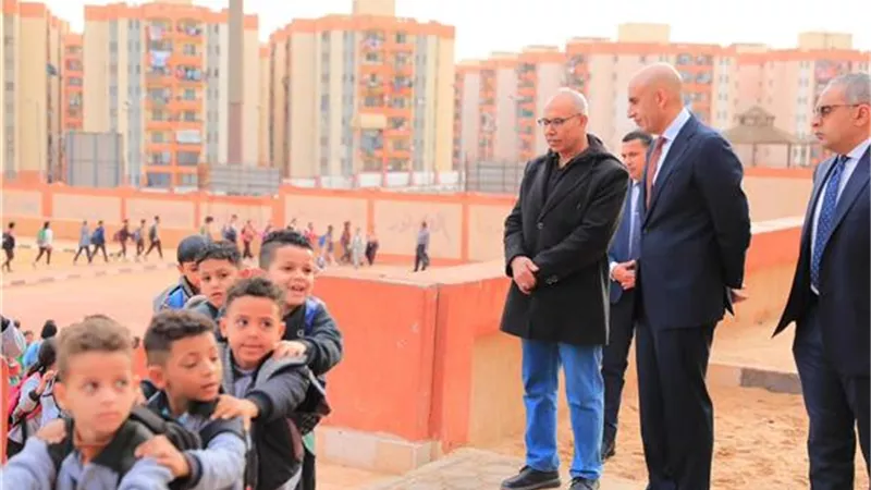 وزير التربية والتعليم يجري جولة مفاجئة لمدارس المقطم 