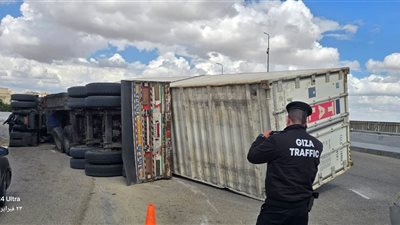 السرعة الزائدة وراء حادث تريلا بطريق 6 أكتوبر