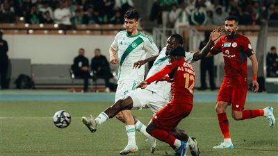 تعرف على القنوات الناقلة لمباراة الأهلي و الاتحاد في دوري روشن 