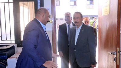 محافظ سوهاج اللواء طارق راشد يتفقد إدارات الديوان العام 