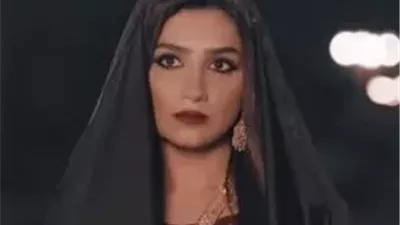 مي عمر تستقبل عزاء والدها بمسجد الشرطة في الشيخ زايد الجمعة