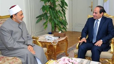الرئيس السيسي يطمئن على صحة شيخ الأزهر