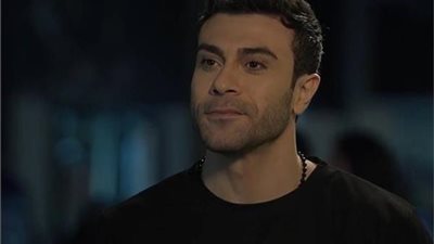  عشاء مفاجئ يشعل الأجواء.. تطور غير متوقع في الحلقة 10 من «روج أسود»