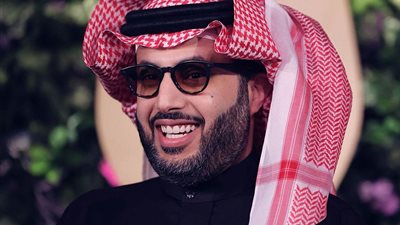 المستشار تركي آل الشيخ يعلن عن نزالًا عالميًا على سفح الأهرامات