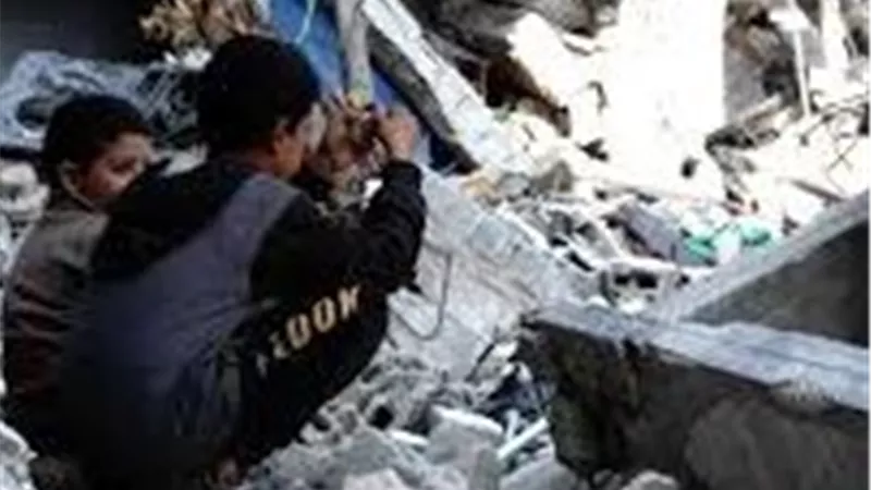 قصف مدفعي إسرائيلي عنيف على المنطقة الشرقية لحي الشجاعية