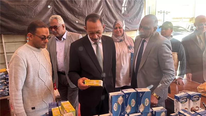 محافظ سوهاج يتفقد معرض “أهلاً رمضان” بميدان العروبة