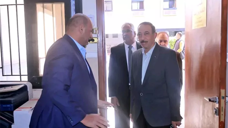 محافظ سوهاج اللواء طارق راشد يتفقد إدارات الديوان العام 