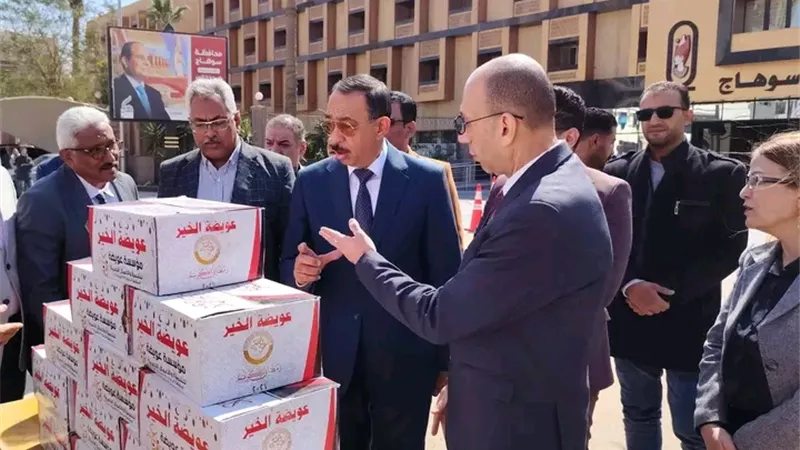 محافظ سوهاج يرعى أكبر قافلةإنسانية بسوهاج وتوزيع 10 آلاف كرتونة مواد غذائية