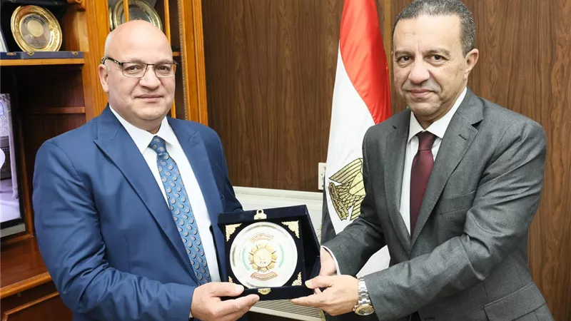محافظ المنوفية يكرم مدير مديرية الزراعة السابق