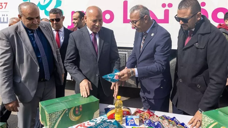   محافظ القاهرة يستقبل قوافل 