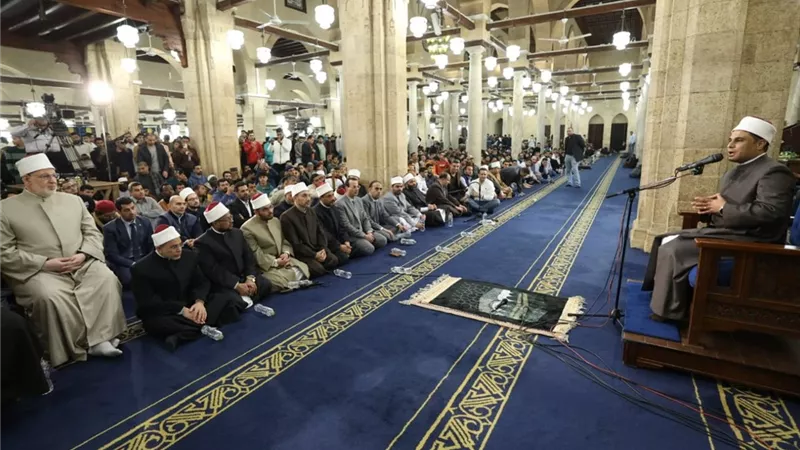 درس التراويح بالأزهر: بلوغ رمضان نعمة ترفع صاحبها إلى درجات تفوق الشهداء
