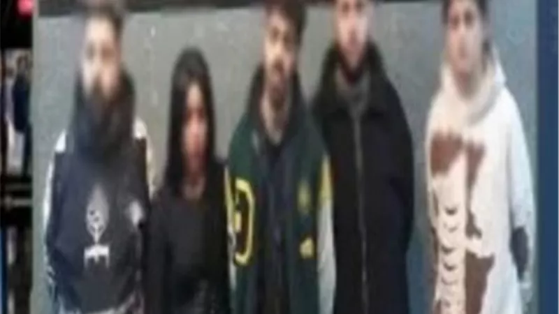 سقوط عصابة “التريند المزيف”.. القبض على 5 أشخاص انتحلوا صفة ضباط واعتدوا على مواطن في المطرية