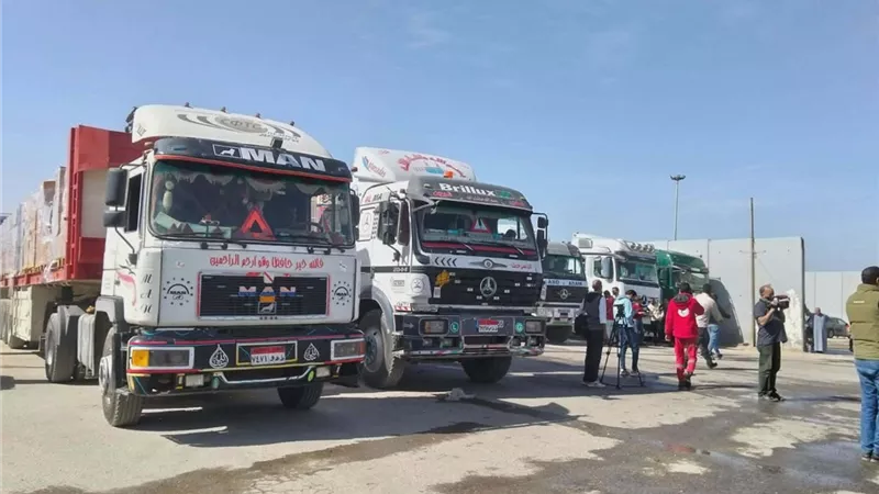 معبر رفح يواصل استقبال المسافرين وإدخال المساعدات إلى غزة