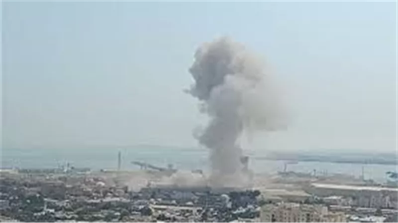 انفجارات في الكويت والبحرين مع إغلاق أجواء واستهداف قواعد أمريكية