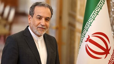 وزير خارجية إيران لدول الخليح: نستهدف القواعد الأمريكية فقط