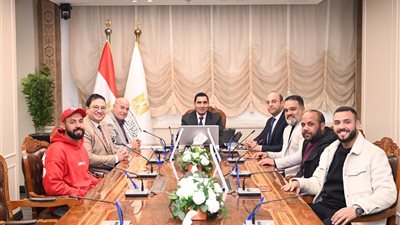 وزير الرياضة يلتقي شباب المطرية منظمي «إفطار 15 رمضان»