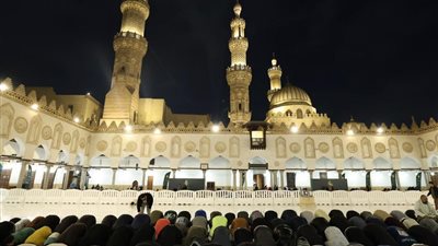 آلاف المسلمين يحيون ليالي التراويح بالقراءات العشر في رحاب الأزهر