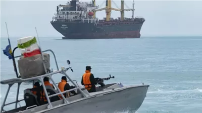 تداعيات الهجوم على إيران: ارتفاع أسعار التأمين وإلغاء بعض الوثائق لمضيق هرمز