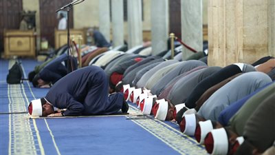 في ليلة منتصف رمضان.. الجامع الأزهر يحتضن آلاف المصلين في مشهد إيماني مهيب