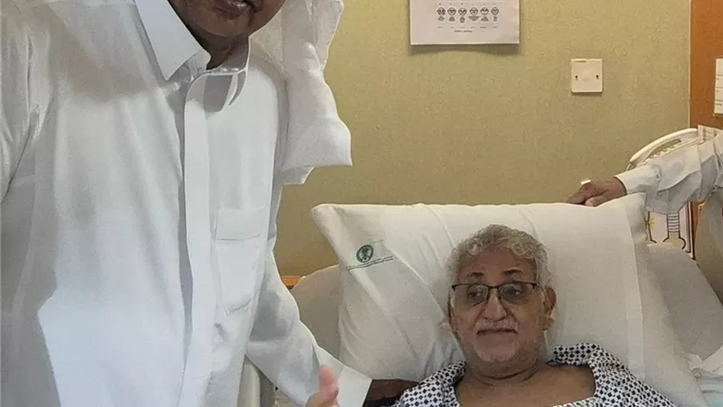 اتحاد الفنانين العرب يطمئن على صحة الناقد السعودي علي فقندش
