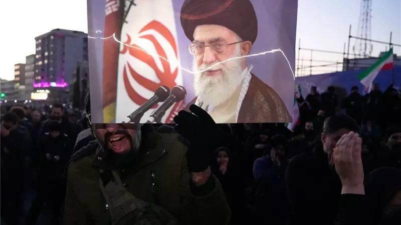 مقتل خامنئي وكبار القادة الإيرانيين بهجوم إسرائيلي أمريكي واسع.. وإيران تجهز للانتقام