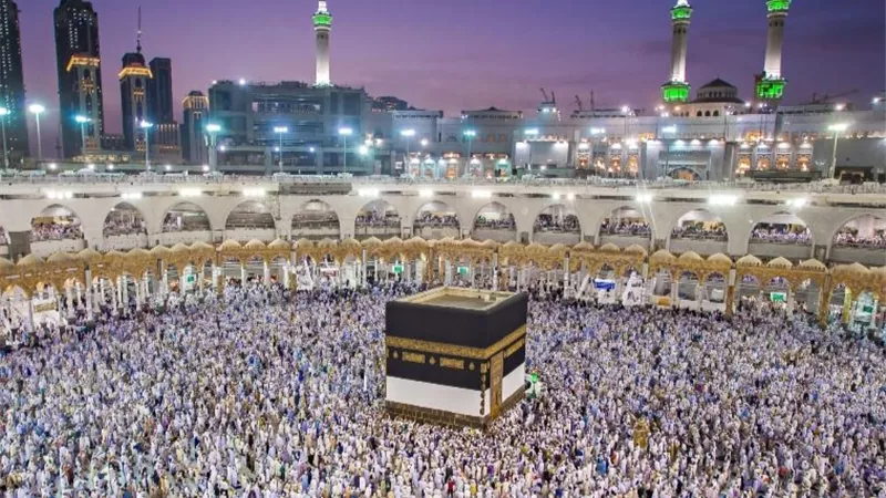 وزارة السياحة تطالب شركات السياحة بضرورة التنسيق الكامل مع المعتمرين قبل السفر