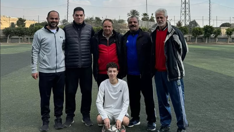 وزير الشباب والرياضة يضم الطفل محمد صلاح إلى مشروع 