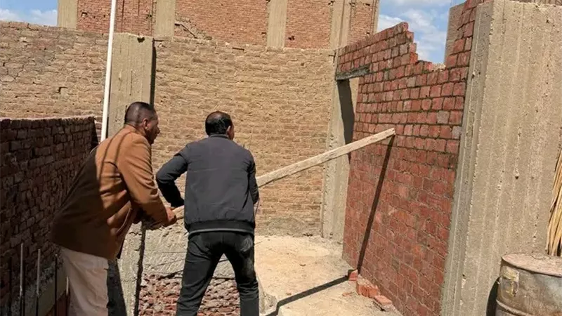 الشطوري يقود حملات الإزالةبطهطا وتنفيذ حالة تعد بساحل المدينة ضمن الموجة 28