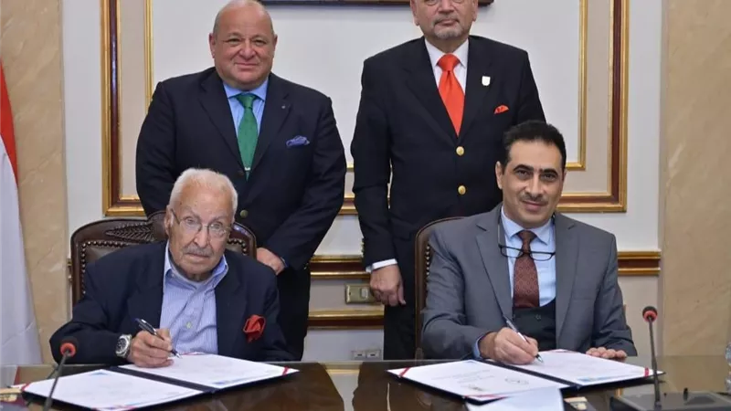 جامعة القاهرة توقع بروتوكول تعاون  للكشف على الأطفال في المناطق الأكثر احتياجًا
