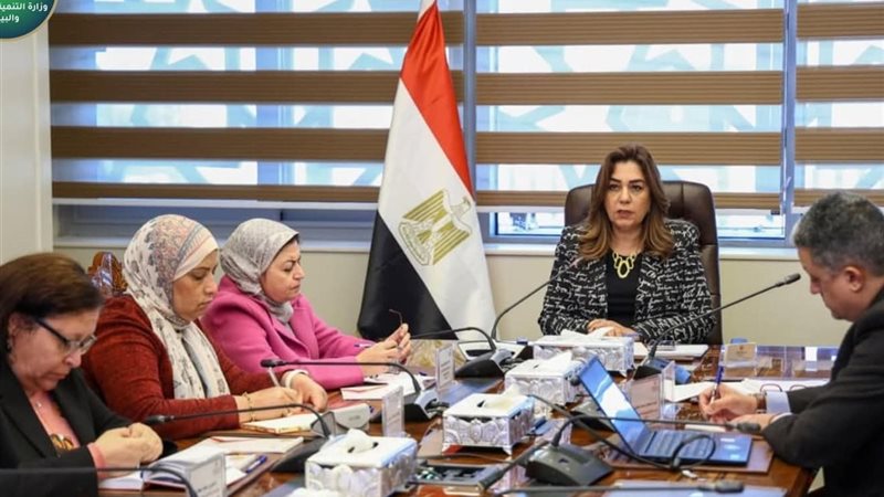 مناقشة إنجاز المشروعات