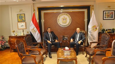 وزير التعليم العالي يبحث تعزيز التعاون بين الجامعات ومحافظة البحر الأحمر.. تفاصيل