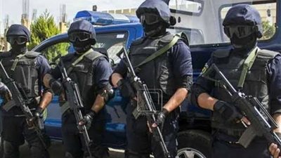 مصرع 4 مهربين وإصابة ضابط بعد تبادل إطلاق نار مع الشرطة بقنا