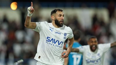 برأسية بنزيما.. الهلال يتقدم على النجمة بهدف نظيف في الشوط الأول