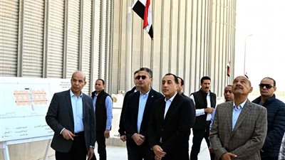 رئيس الوزراء يتفقد صومعة عتاقة بالسويس للاطمئنان على كفاءة منظومة تخزين القمح 