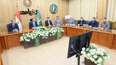 محافظ المنوفية يواصل لقاءاته الدورية لمتابعة خطط العمل ونسب إنجاز مشروعات الخطة الاستثمارية بقطاعات المحافظة 