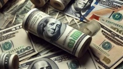 الدولار يرتفع أمام الجنيه المصري ويقترب من أعلى مستوياته عالميا