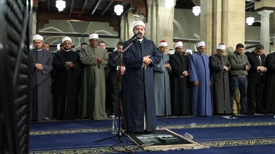 الجامع الأزهر يتألق في الليلة التاسعة عشرة من رمضان.. حضور كثيف وتلاوات بالقراءات المتواترة