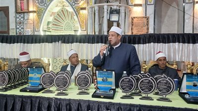 بحضور قيادات وزارة الأوقاف .. تكريم 175 من حفظة القرآن الكريم بقرية السرايا بكفر الشيخ
