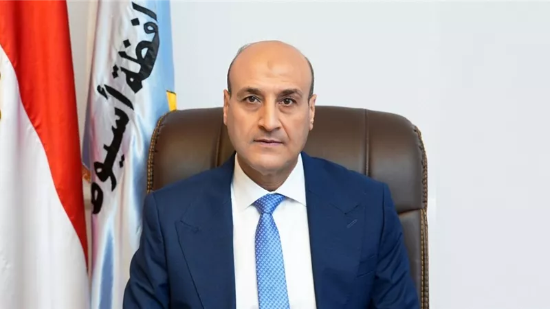 محافظ أسيوط  تشغيل 1126 شاباً ومنح 1100 شهادة قياس مهارة وكارنيه مزاولة مهنة