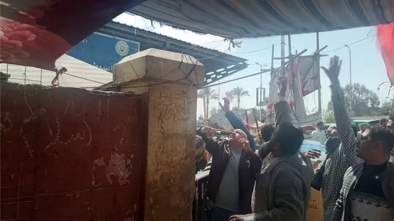 حملة إشغالات مكبرة بمحيط ميدان أسماء الله الحسنى بأسيوط