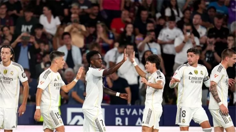 ريال مدريد يواجه ريال سوسيداد في الدوري الإسباني