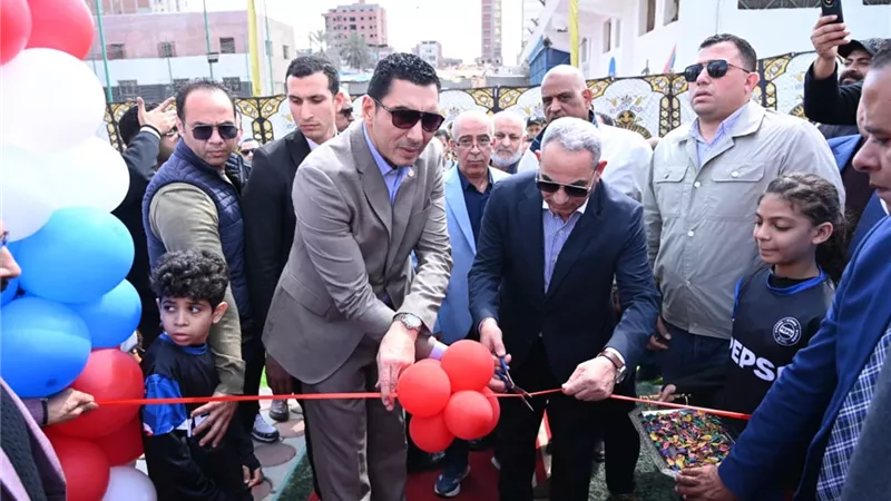 وزير الرياضة ومحافظ الإسماعيلية يفتتحان تطوير ملعب بيبسي ستارز.. ويتفقدان مركز المواهب