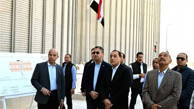 رئيس الوزراء يتفقد صومعة عتاقة بالسويس للاطمئنان على كفاءة منظومة تخزين القمح 
