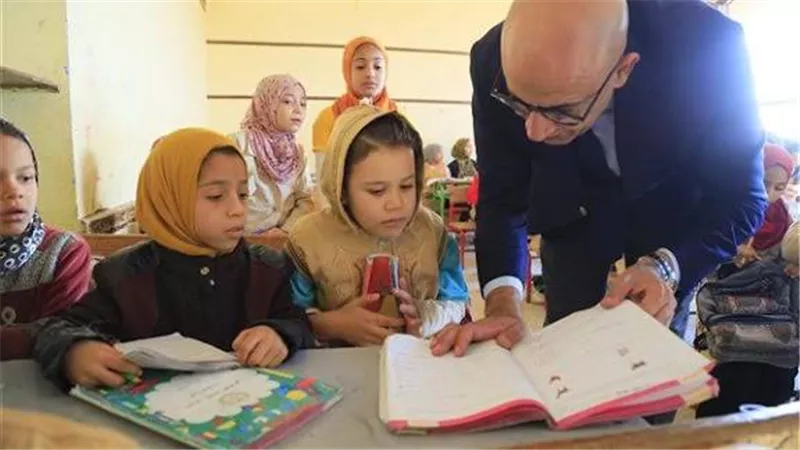 التعليم تشدد على الالتزام بالبرنامج العلاجي القومي لتنمية مهارات القراءة والكتاب