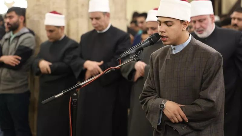صوت واعد يخطف القلوب في التراويح.. أحمد سامي الجوهري يتألق في رحاب الجامع الأزهر
