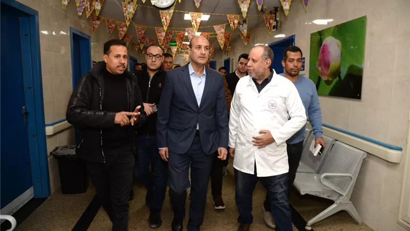 محافظ أسيوط يفاجئ العاملين بمستشفى منفلوط المركزي الجديد بجولة ميدانية 